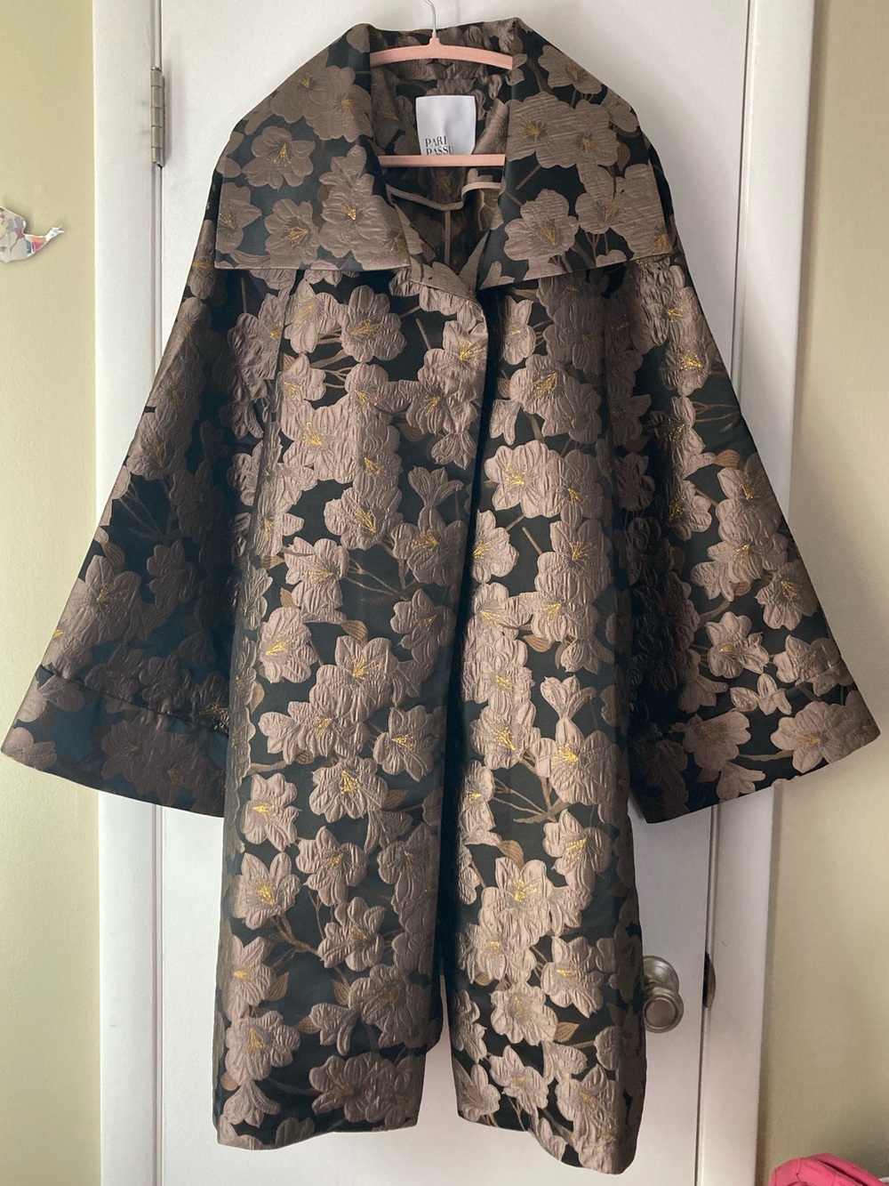 Pari Passu Hillary Jacquard Floral Coat 22